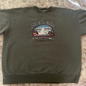 Brandy Melville Niagara Falls crew neck